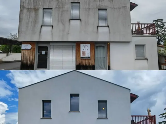 Mur enduit à la chaux après nettoyage vapeur dans le quartier thermal de Dax
